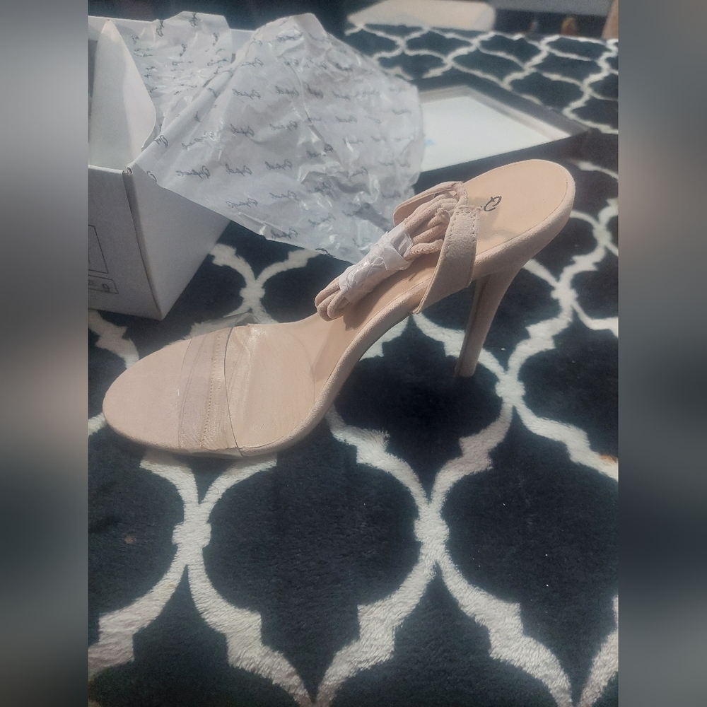 Nwt Qupid nude suede heel‎ size 9 Ara-408